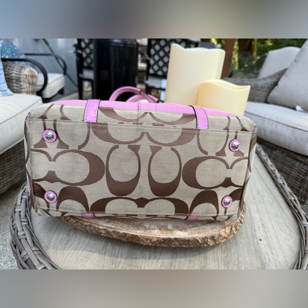 ~Coach~ Signature Satchel! - Picture 6 of 7